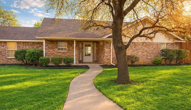 Escape to Floral Cottage, a charming 3-bed, 2-bath retreat in Gainesville for up to 10 guests. This peaceful home in a quiet residential area features a private pool & spacious yard. Perfect for families or groups seeking a relaxing getaway
