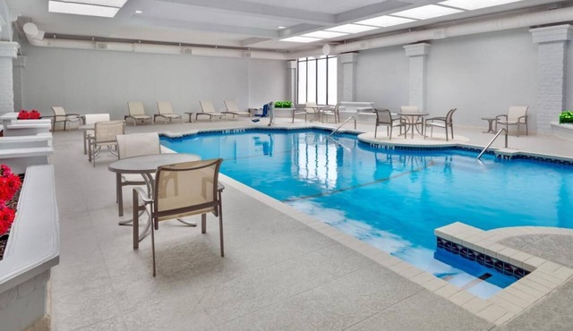 Everything You Need For The Perfect Vacation! 2 Relaxing Units, Indoor Pool!