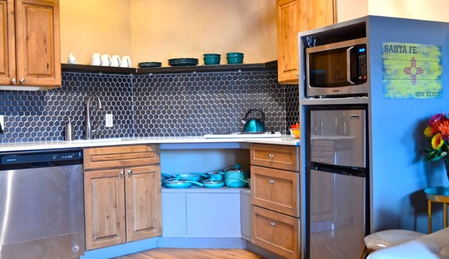Excellent Location & Divine Digs, Walk Everywhere!