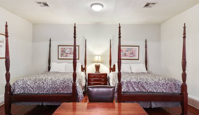 Excellent Location: 3 Blocks to Bourbon St. and the French Quarter attractions. in New Orleans