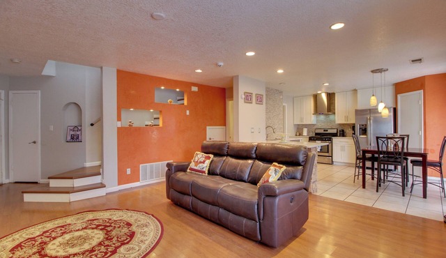 Extended Stay w/Hot Tub! 5 Mi to Old Town ABQ