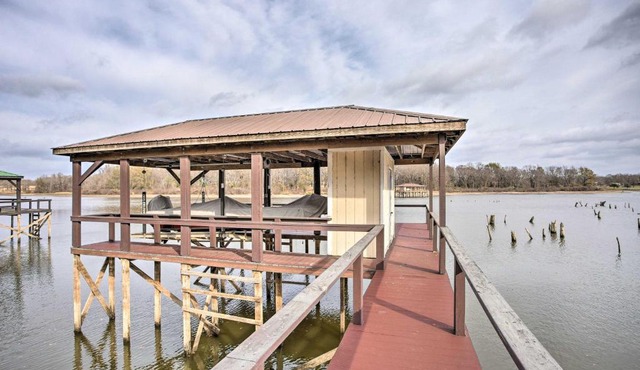 Family Alba Home w/Boat Dock on Lake Fork!