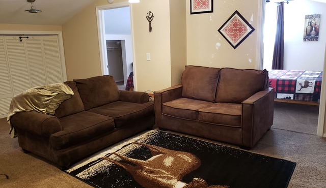 Family friendly! Cozy cabin in the Village of Cloudcroft