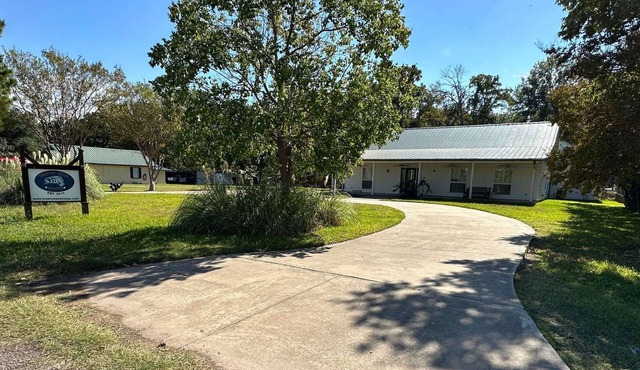 Family friendly lake house just seconds from lake