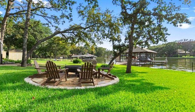 Family Friendly Lakehouse Cedar Creek Lake