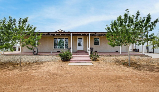 Family Friendly! Rural El Paso Home: Patio & Grill