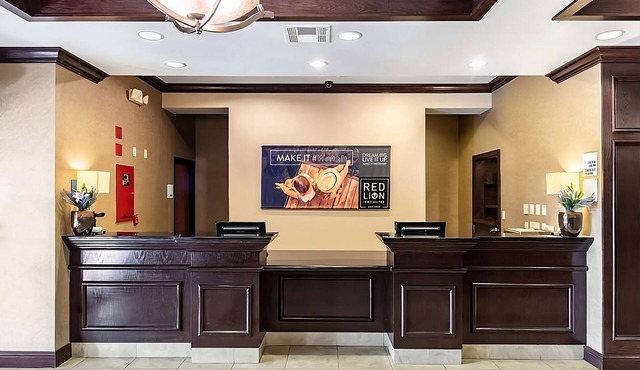 Family-Friendly Suite: 3 Queen Beds, Free Breakfast, Close to Lake Mineral Wells