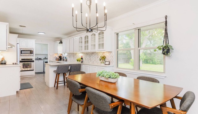 Family Getaway 4BD Home Bring your Friends & Pets TOO! Close Beaches & Dining!