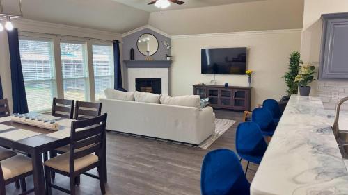FIFA 2026! Modern 3 bedroom home for stay! StayMansfield in Mansfield