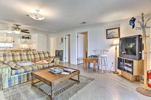 Fishing Pier, Kayaks: Bayfront Home in Palacios!