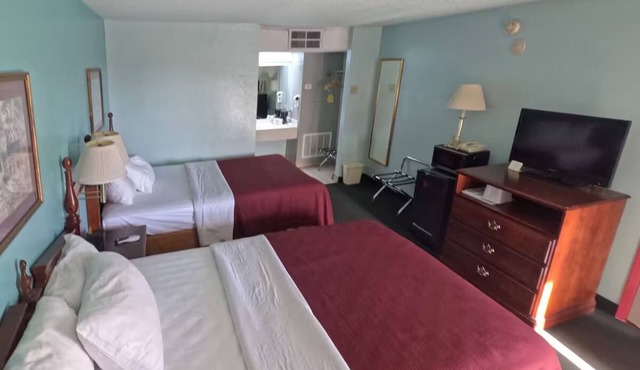 Friendly Stay in Vega – 4 Group-Friendly Rooms w/Free Parking & Breakfast