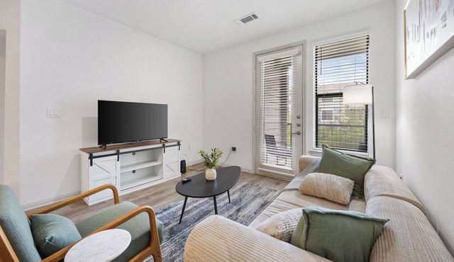 Frisco Getaway with Pool, Gym & Free Parking