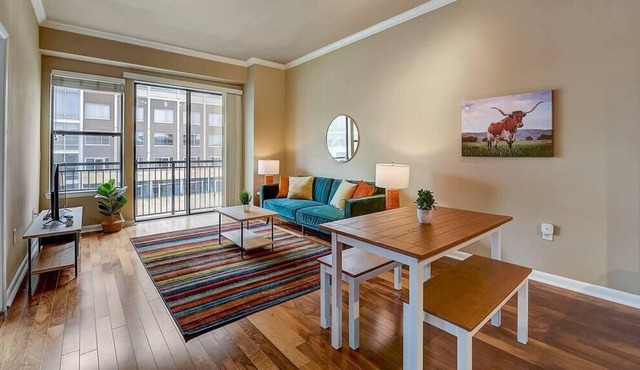 Frontdesk | Open and Bright 1 BR Apt near Downtown
