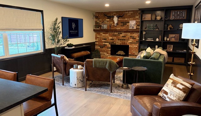 Ft. Worth (Cowtown) Private Luxury Property. New Remodel w/4 Parking Spots.