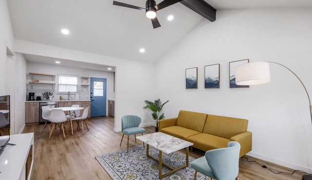 Fully Updated|Super Cozy Beds|1 Acre|6min→Domain
