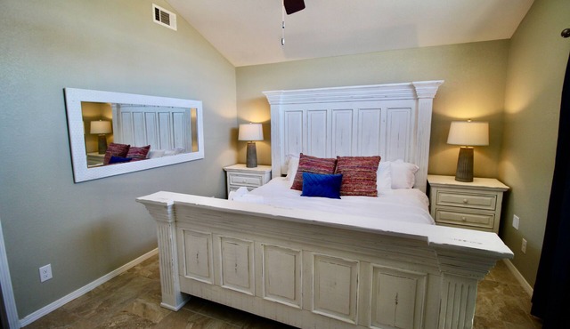 Fun New Family Extravaganza Sleeps 10 & King Beds