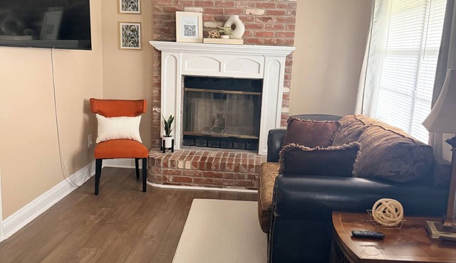 Furnished Comfortable Home 1BR Near LSU, Downtown BR, Southern & Plants in Baker