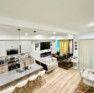 Game Room, Hot Tub, Gym, BBQ, 7 mins to NRG Stadium & Med Center