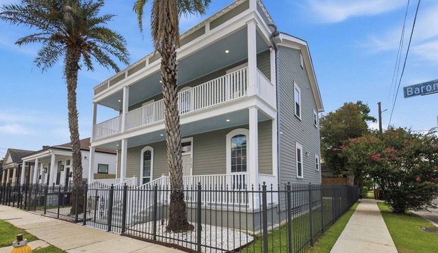 Garden District Upscale Escape w/Gated Off-St Parking & Streetcar Access in New Orleans