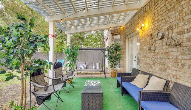 Garden Patio & Fire Pit: Mesquite Home Near Lakes