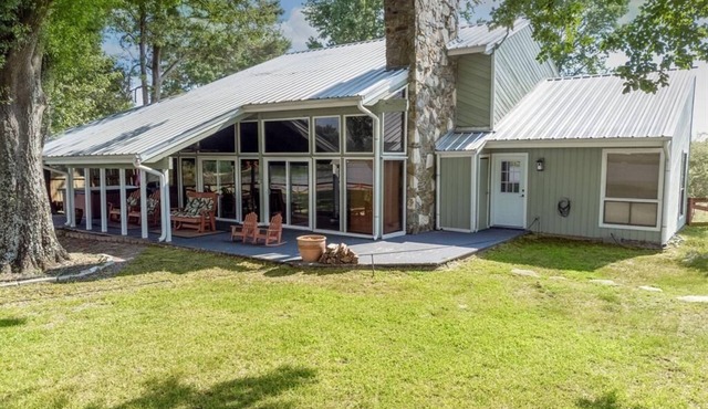 Get away from it all! Fish, Shop in Canton, Golf, Tx Rose Horse Ranch or Relax!