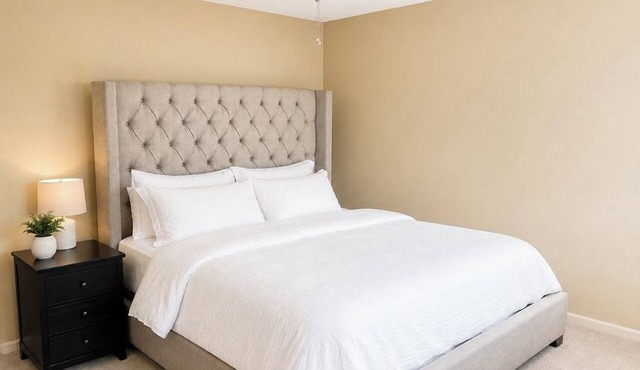 Golf Course & Pool Stay In The Heart Of Lakeway in Lakeway