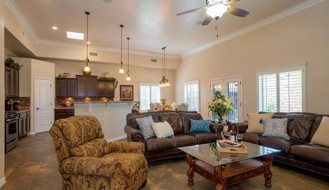 Gorgeous 4 bedroom home with luxury amenities