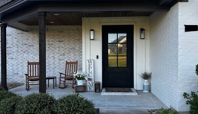 Gorgeous Home on 1 acre just outside the city