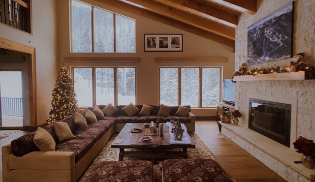 Gorgeous spacious ski-in ski-out Taos chalet! Still available Christmas Week!