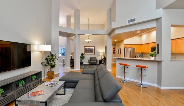Gorgeous Townhome in the Heart of Oro Valley - 2 BD, 2 BA