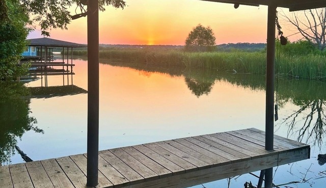 Granbury Lakefront Compound | Sleeps 50+