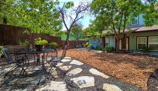 Great location-Beautiful Austin Home-in SoCo 4BR, 3.5BA