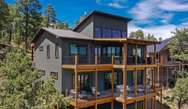 Grindstone Cowboy | Luxury Lake Views, Hot Tub & Game Room Retreat