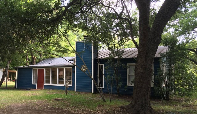 Guadalupe River Road Retreat Bluebird Cabin