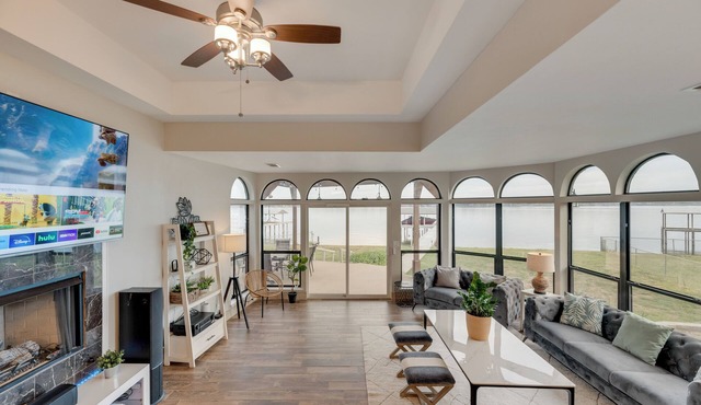 Gun Barrel Lakefront Retreat