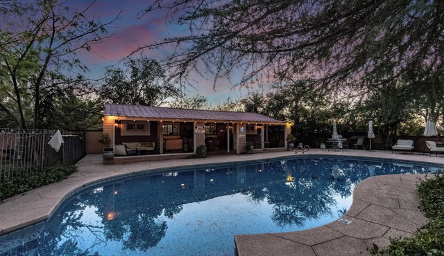 Hacienda Monarca BBQ, Fire Pit & Pool