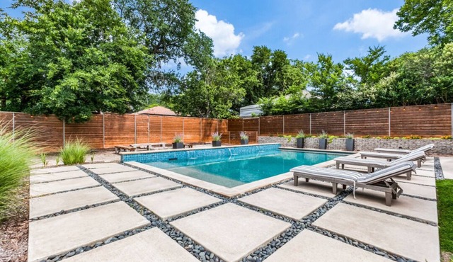 Half acre with yard, gated pool, playground, hot tub, cabana, 15 min to downtown
