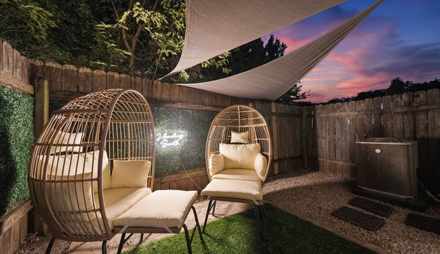 "Heading South" - 2 BR Getaway Near Downtown Austin