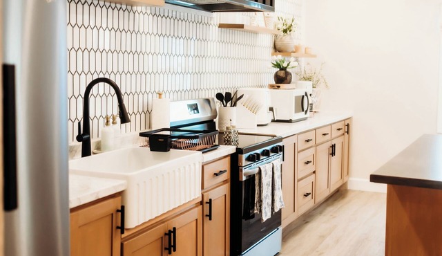 Hidden Gem Studio Behind Shopaholics Only Boutique in Red Bay