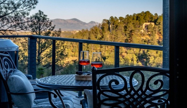 Hidden Pines~ Canyon Views/Hot Tub/Luxe Retreat