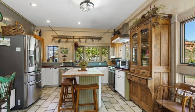 Hidden Valley Farmhaus, Walk to National Forest, 10 Minutes to Downtown
