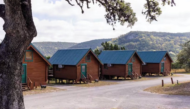 Hideaway Cabin #14-19: Texas Hill Country Resort/w Pool