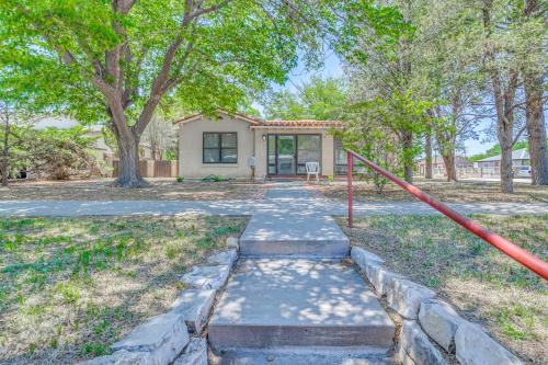 Highly Walkable Area! Charming Roswell Bungalow