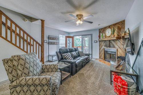 Hike, Golf & Explore: Ruidoso Retreat w/Deck!