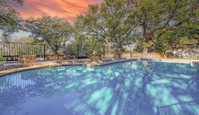 Hilltop Inn- Swimming Pool