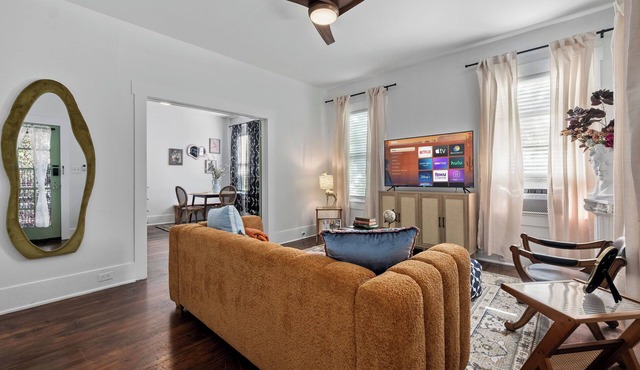 Historic Charm Apt Near Pearl, Downtown & Brackenridge in San Antonio
