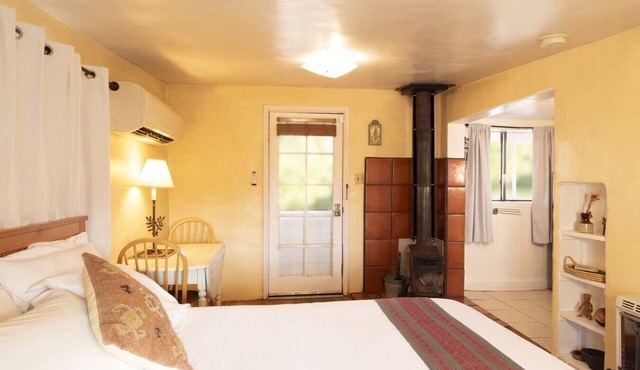 Historic Frieda’s Cabin; Hot tub, Sauna, Animals