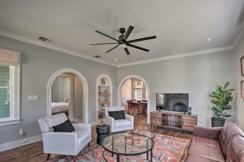 Historic Home w/Yard Near St Mary's Strip! in San Antonio