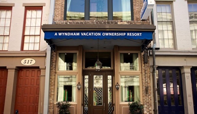 Historic hotel - walking distance from Bourbon Street in New Orleans