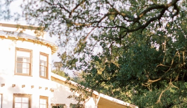Historic Ranch Lodge + 3 Private Suites Overlooking the Brazos River